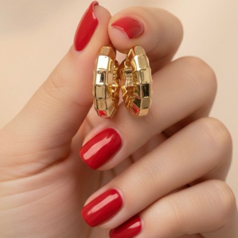 LAST 1🔥Hammered 14K Gold Plated Hoop Earrings - Lightweight & Water Resistant
